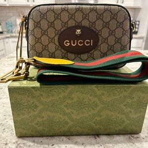 Gucci neo vintage gg supreme messenger bag- excellent condition!